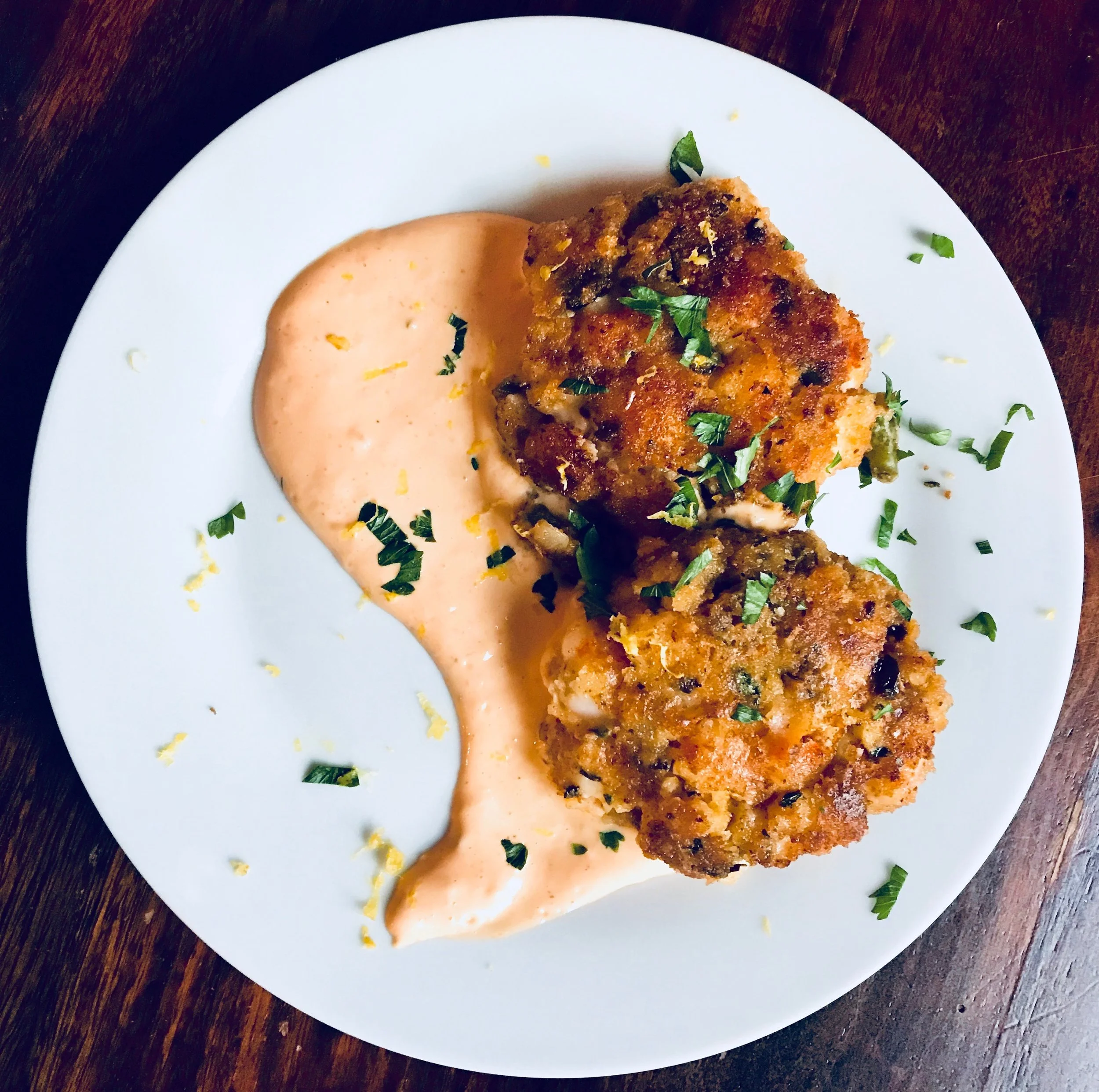 PARMESAN + HERB SHRIMP CAKES WITH LEMON SRIRACHA AIOLI