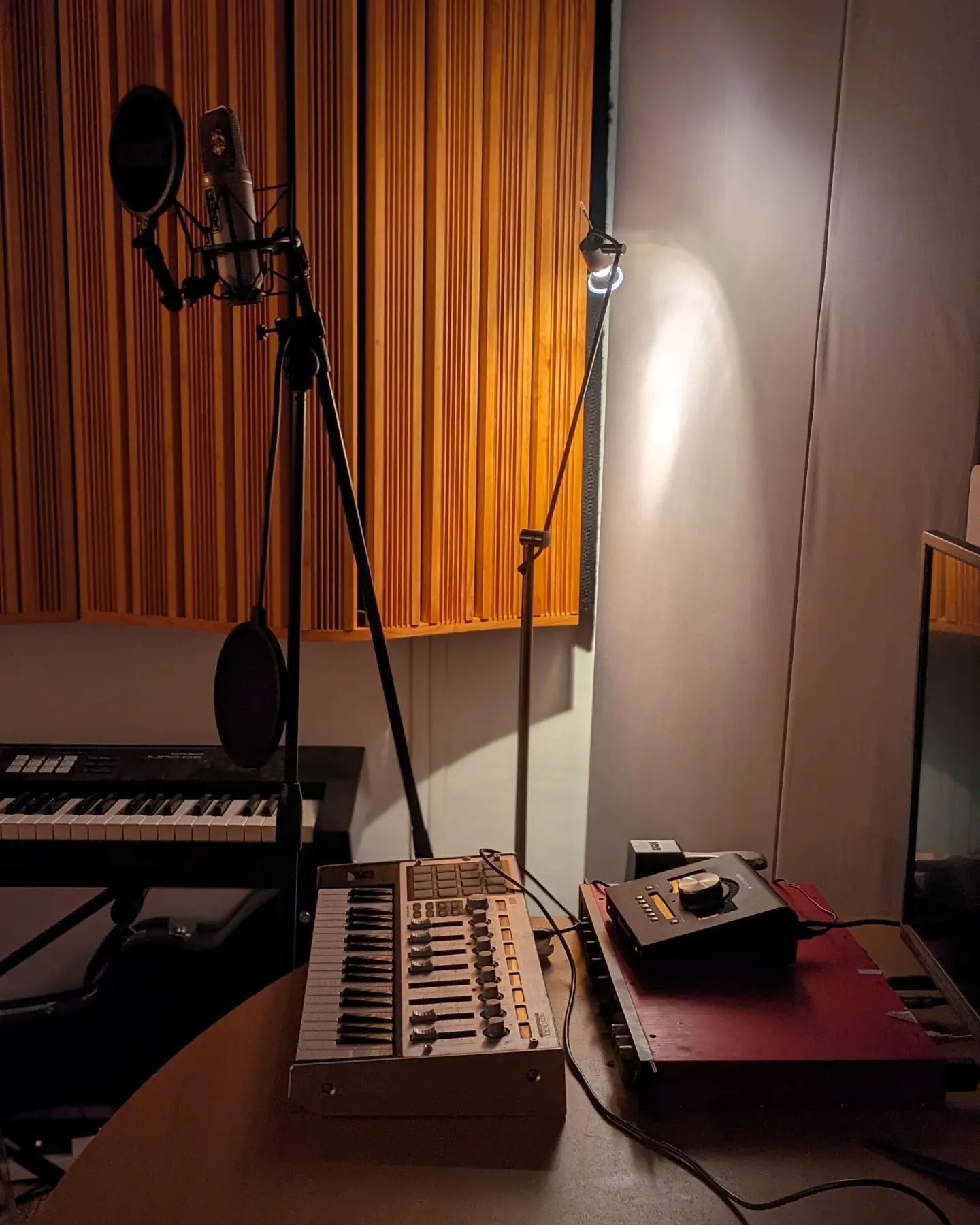 Studio B / Studio A