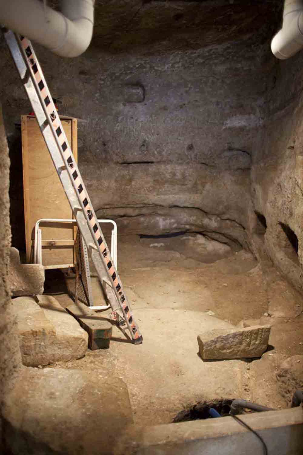 Neolithic Cistern, Lacoste, France, 2014