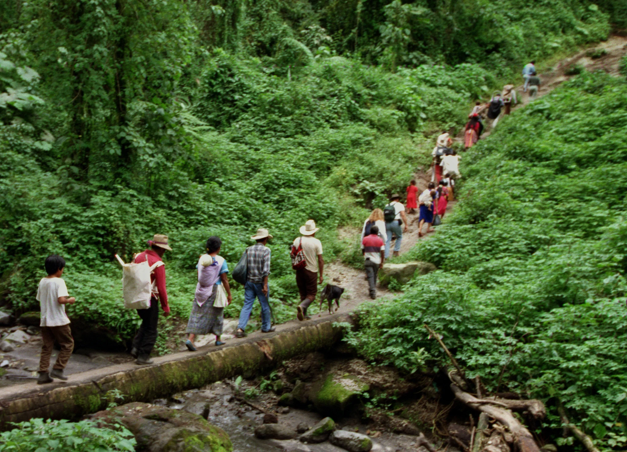 Team doctors working with Xela Aid hike into remote villages in Guatemala and treat hundreds of Indian peasants, most of them subsistence farmers, for malnutrition, respiratory infections and dysentery.©Gail Fisher Los Angeles Times