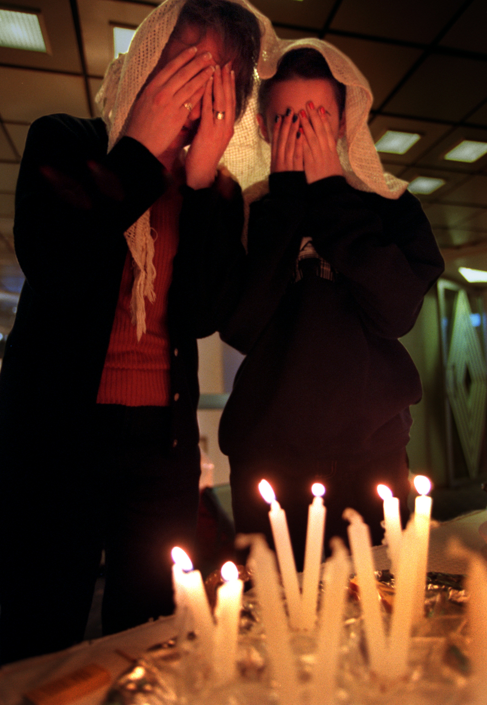  Left, Barbara King and daughter, Adeena,&nbsp; perform Shabbat ceremony in hotel at dusk Friday upon their arrival in Haifa. Shabbat is celebration of the Sabbath in Judaism.&nbsp;©Gail Fisher Los Angeles Times 