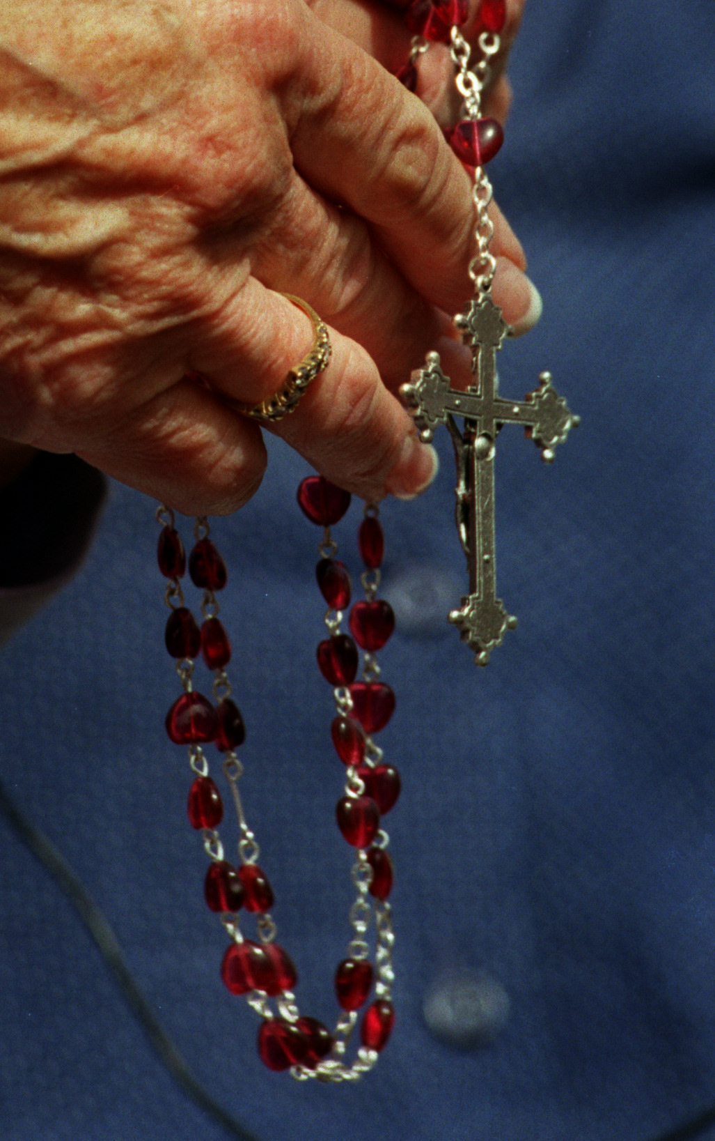 Margaret Greinke informs Interfaith group about the significance of rosary beads and how they're used n prayer outside the Church of Nativity in Bethlehem. ©Gail Fisher Los Angeles Times
