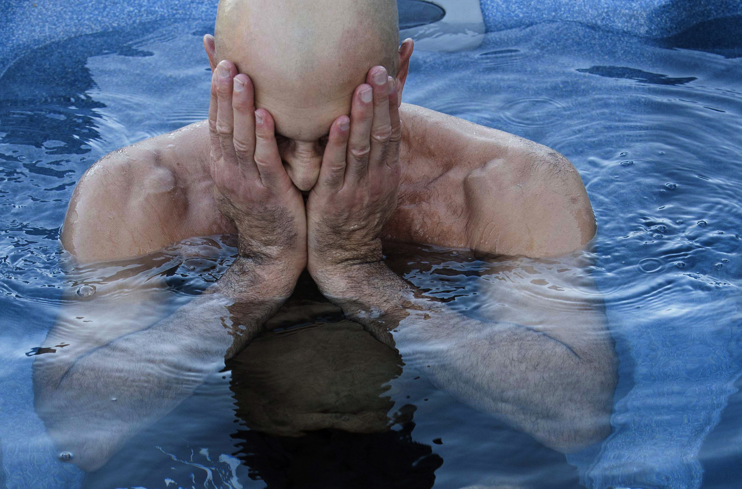  Gracie applies heat to his body in the hot tub outside his home immediately after icing his legs and spine in the pool. Throughout Gracie's professional career, 12 of his 14 wins came via submission. (©Gail Fisher for ESPN) 