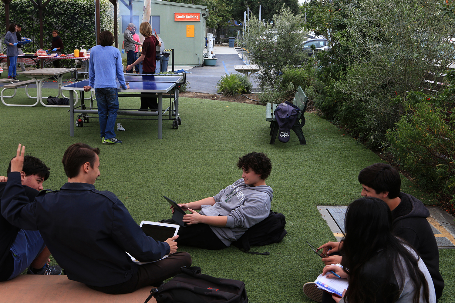  During Spanish class Hofheimer’s group works together on an upcoming project in the courtyard of New Roads, a progressive private high school in Santa Monica, California where kids are encouraged to be who they are.&nbsp;&nbsp;© Gail Fisher for ESPN