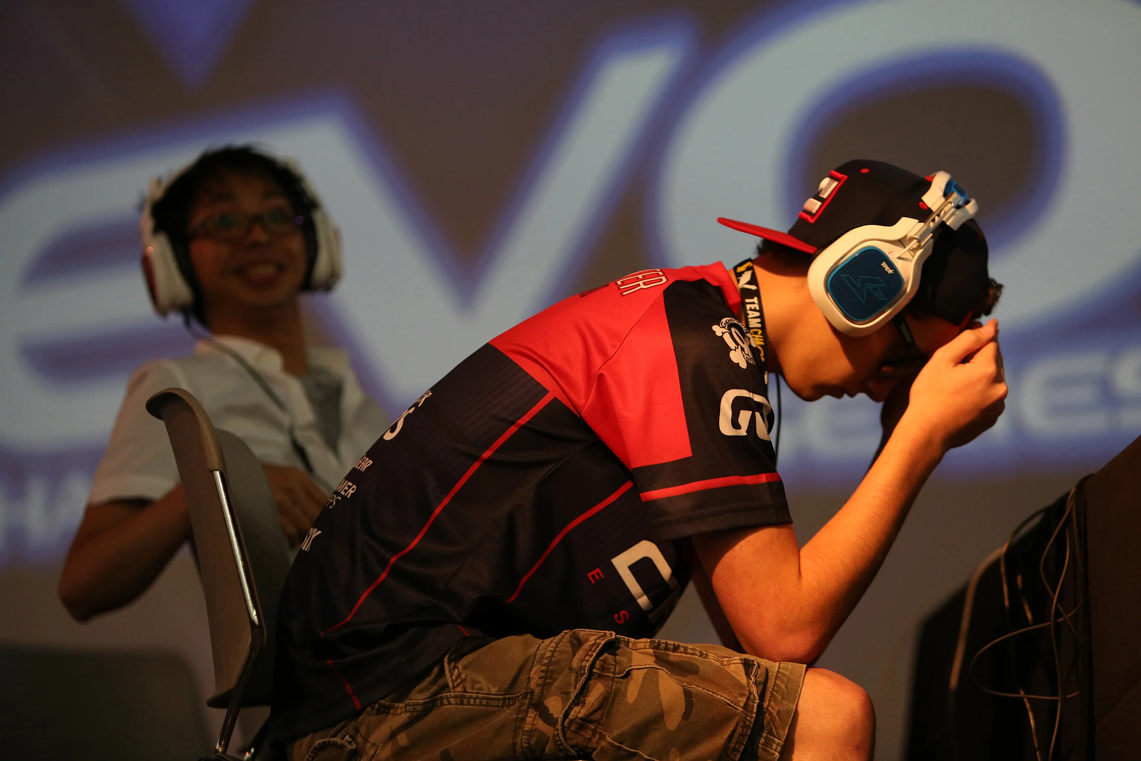 Elliot “Ally” Bastien Carroza-Oyarce, left, wins the Super Smash Bros for Wii U tournament against Kamemushi, a Japanese smasher considered to be best Mega Man player in the world. © Gail Fisher for ESPN