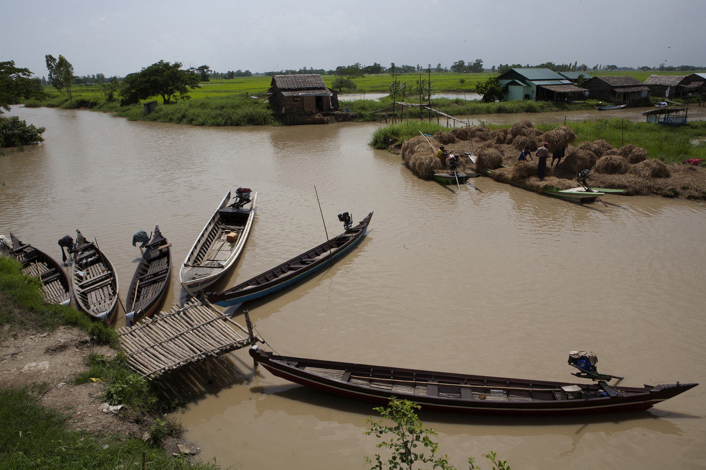  The Irrawaddy Delta region includes fishing communities in a vast area full of rivers and streams. © Gail Fisher for Los Angeles Times 