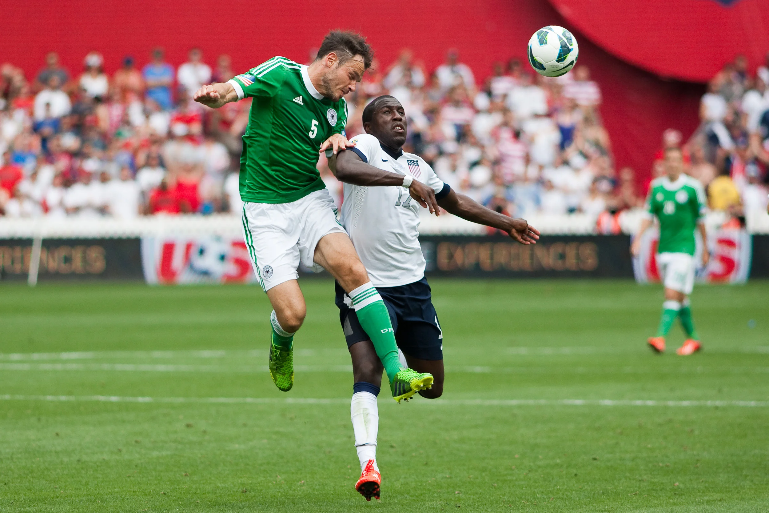 Jozy Altidore & Heiko Westermann (5)