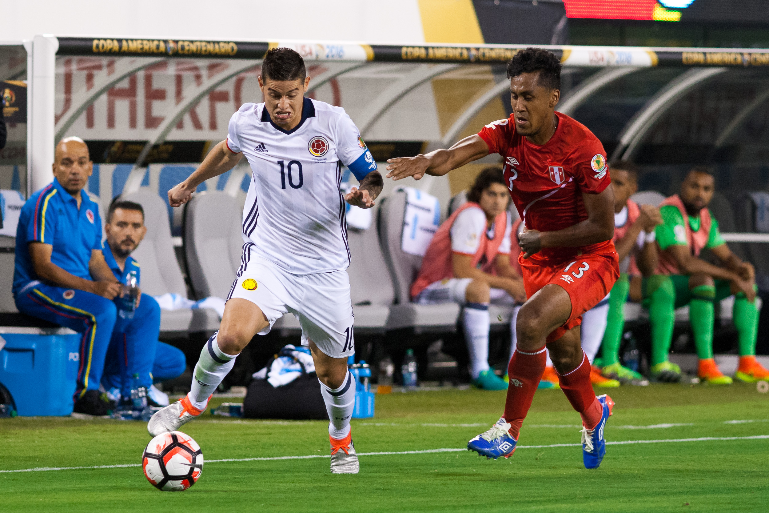 James Rodriguez (10) & Renato Tapia