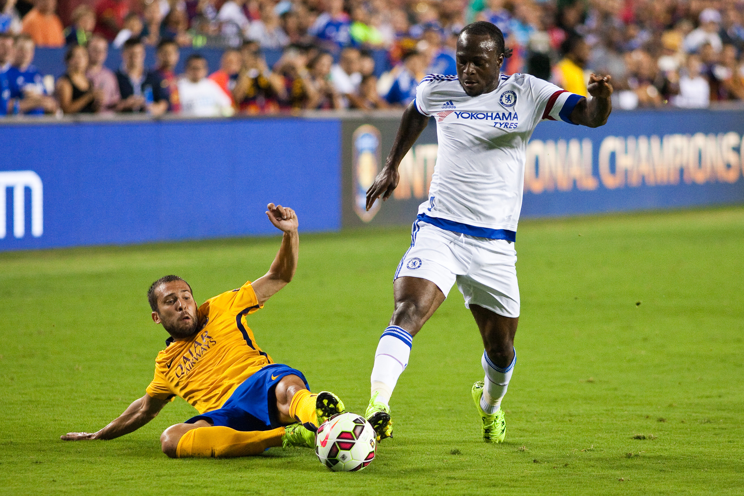 Victor Moses (r) & Jordi Alba