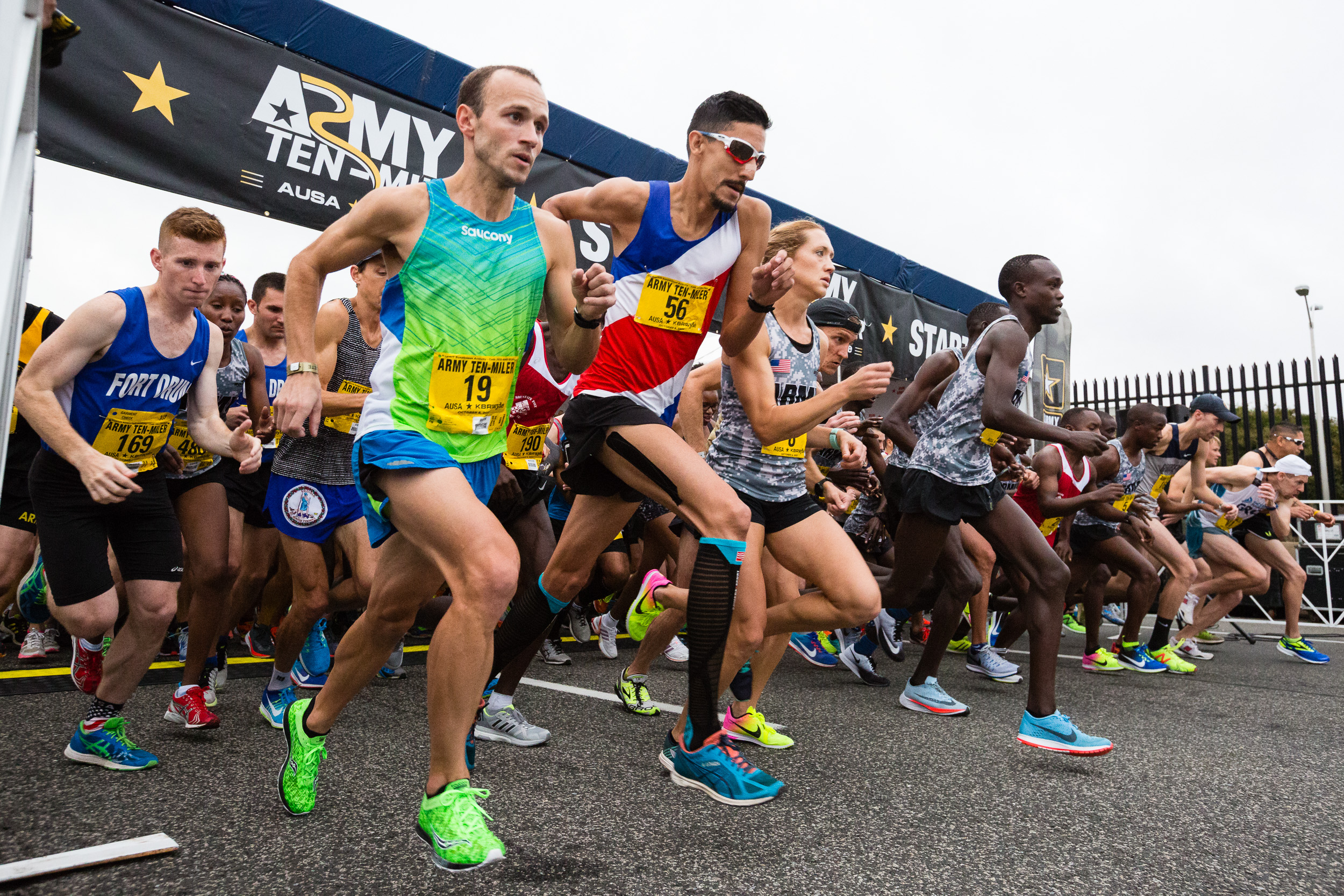  Runners depart from the starting line of the 33rd annual Army Ten-Miler in Arlington, Va., Oct. 8, 2017. 