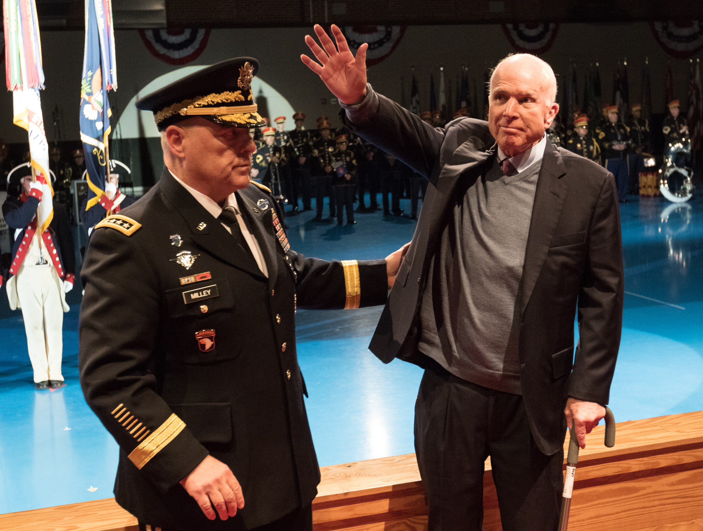  Sen. John McCain (r) and Army Chief of Staff Gen. Mark A. Milley at Joint Base Myer-Henderson Hall, Nov. 14, 2017. 