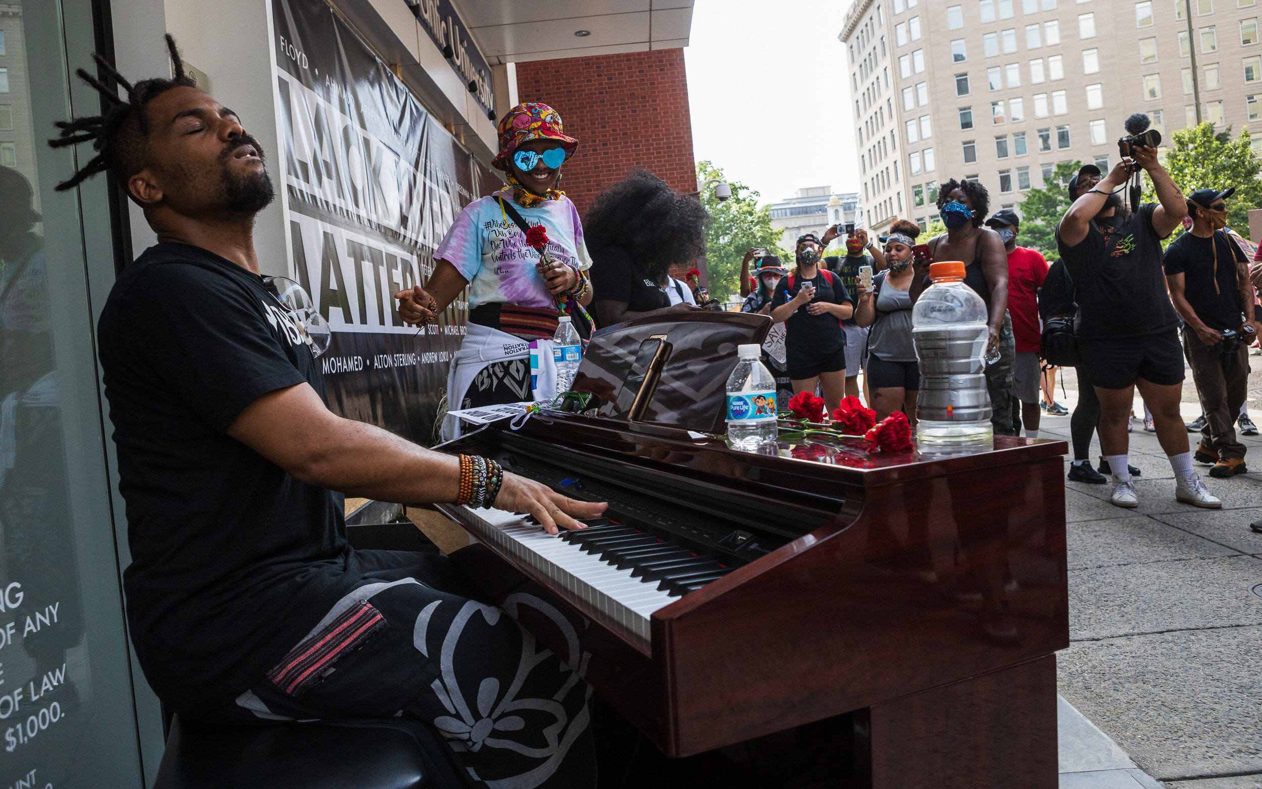  A man plays a piano for an audience of protesters during a Black Lives Matter protest near the White House June 6, 2020. 