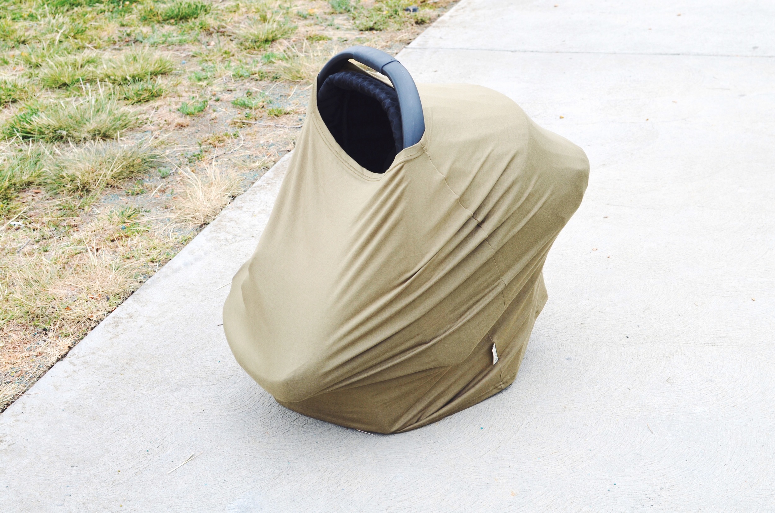 A Nursing Cover that Every Breastfeeding Mom Needs