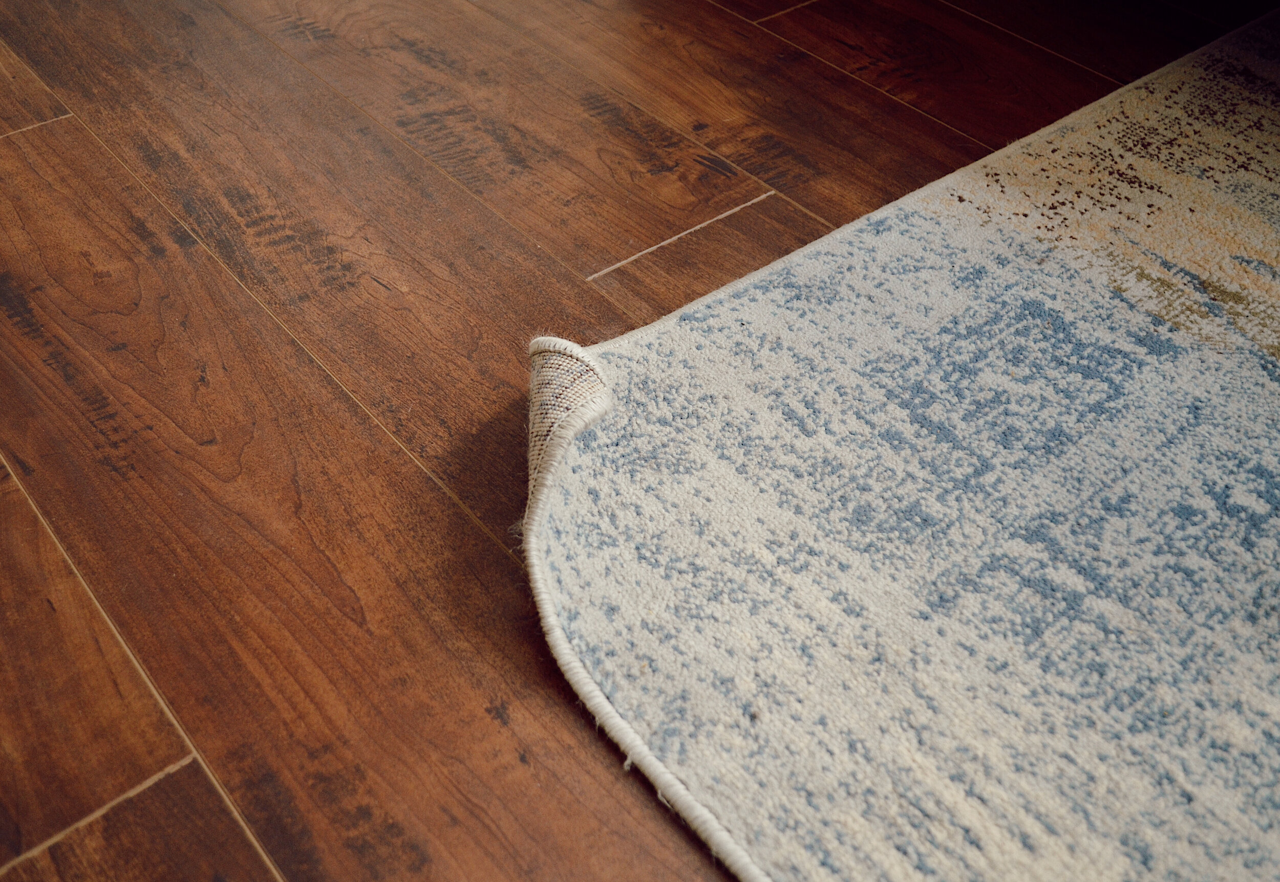 How To Flatten a Rug Corner - Thistlewood Farm