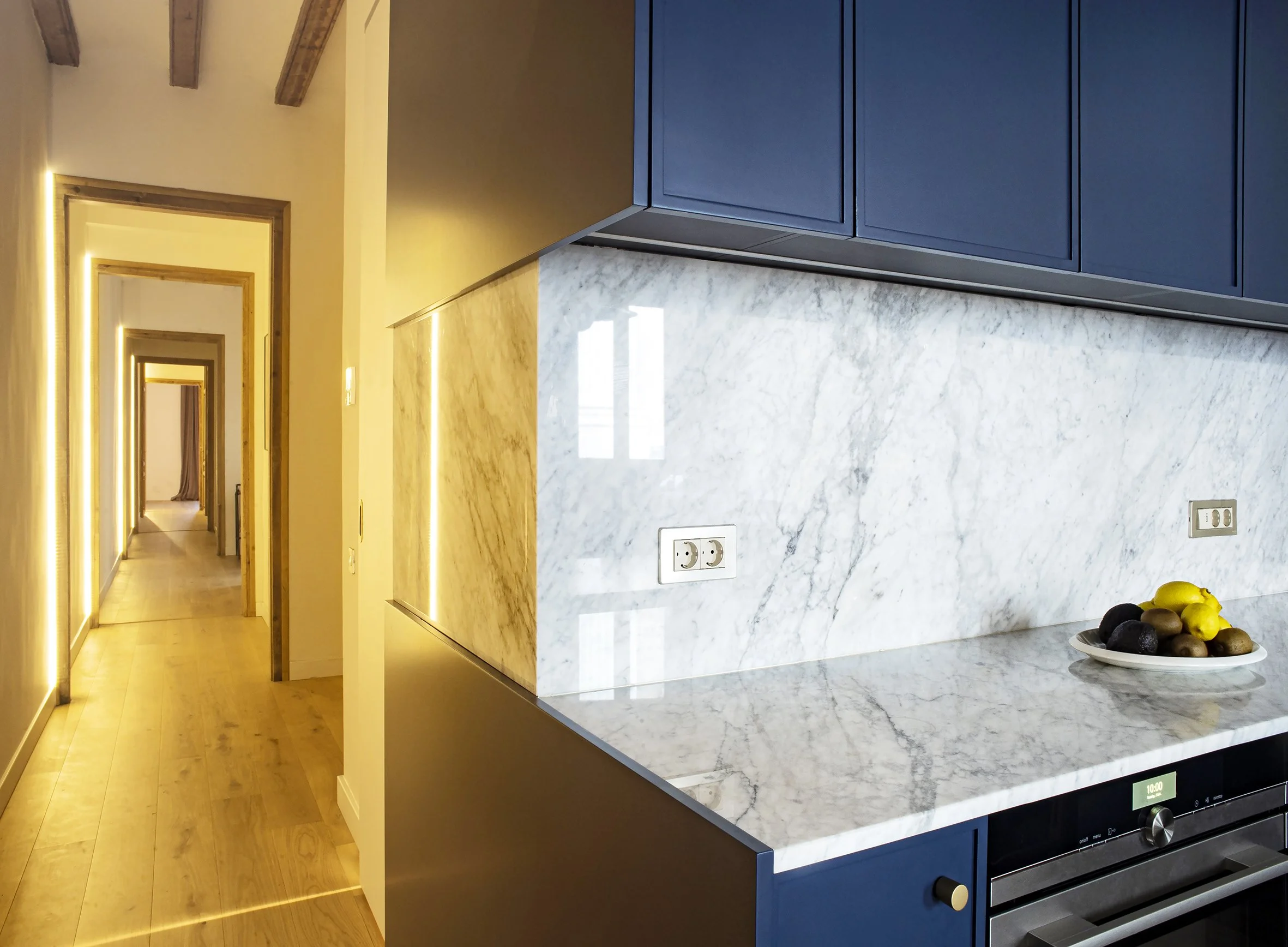 Corner kitchen bright.jpg