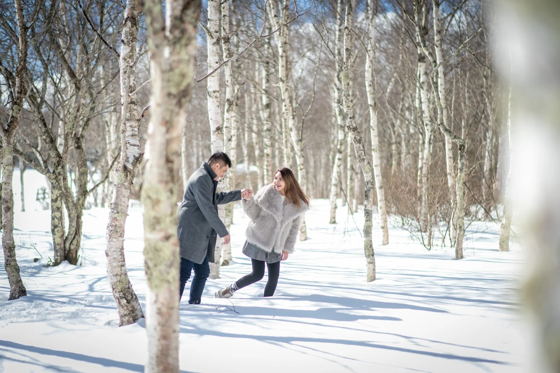 Couple photoshoot surrounded by snow in Yuzawa