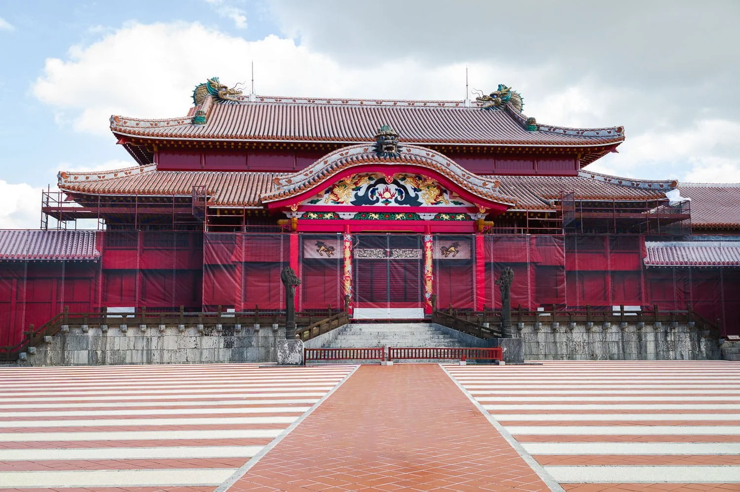 Okinawa_travel_photographer_Shuri_castle_before_fire.jpg