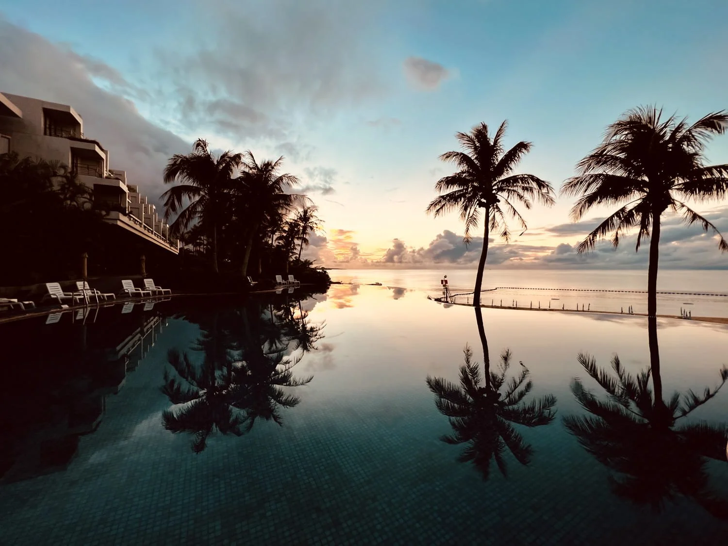 Okinawa_travel_photography_sunset_beach.jpg