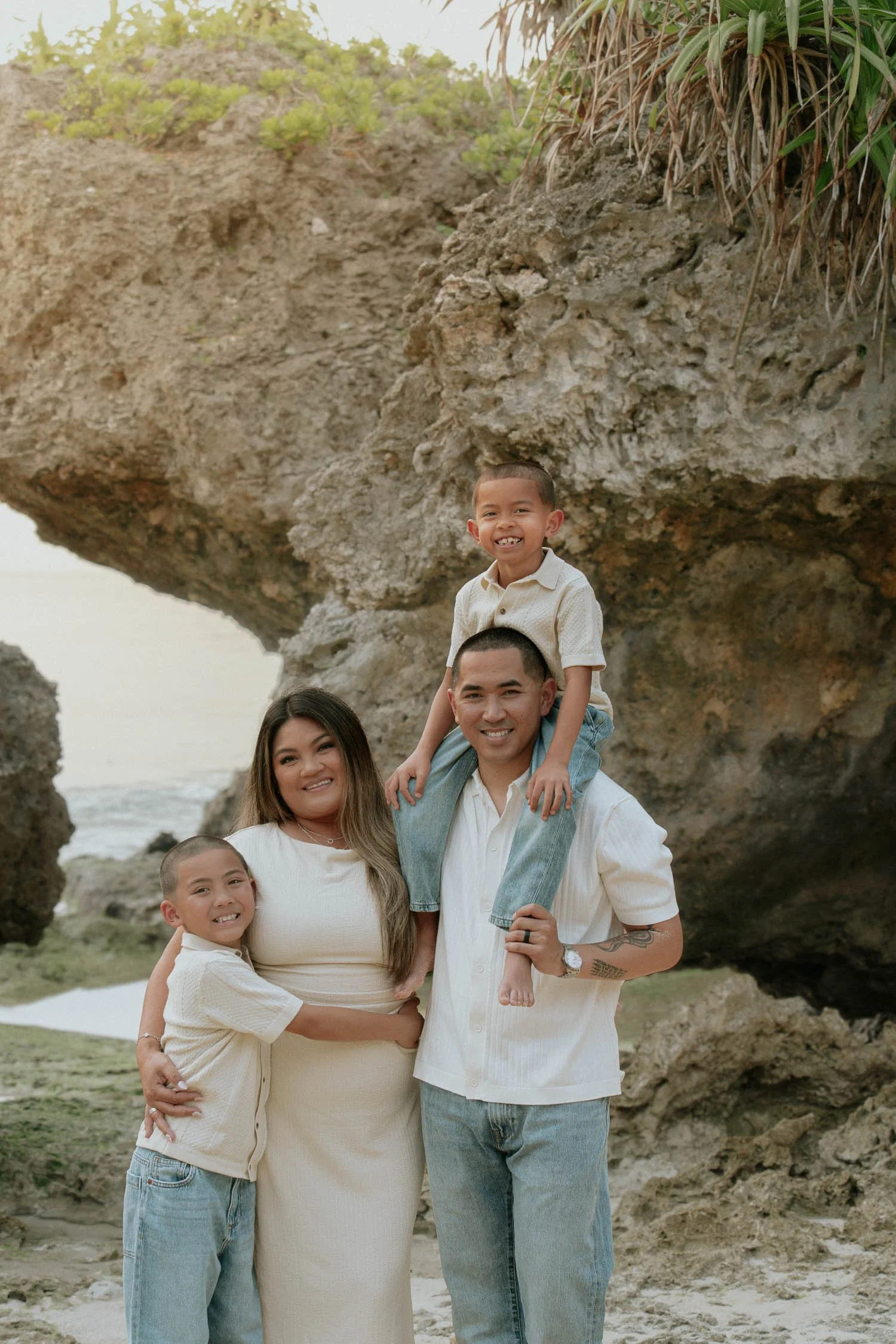 Okinawa_family_photoshoot_nirai_beach.jpg