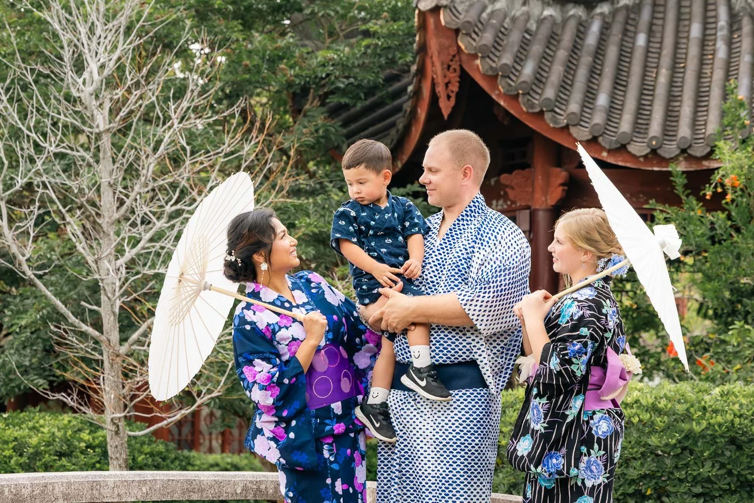 Okinawa_kimono_photographer_fukushuen_garden.jpg