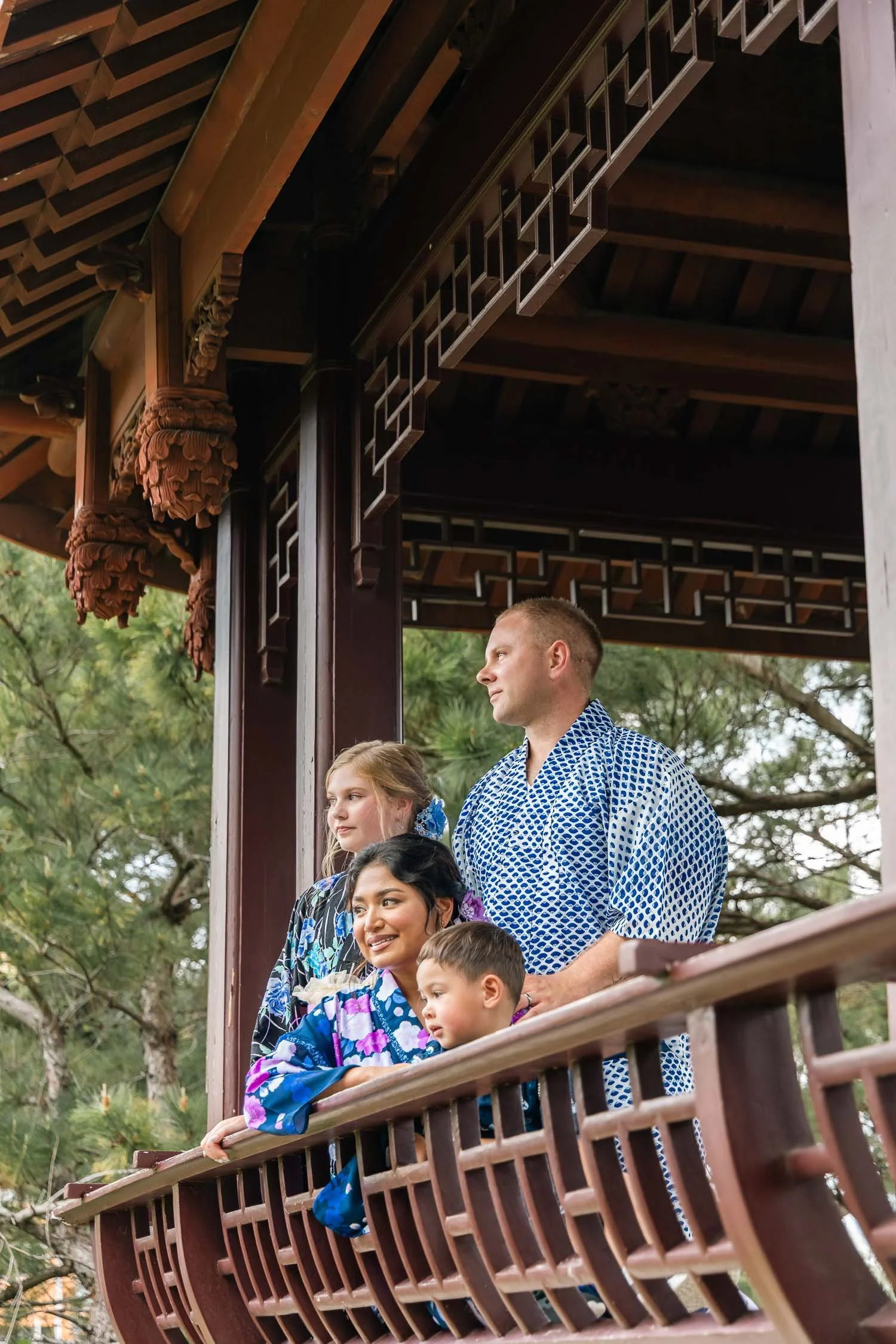 Okinawa_family_photoshoot_fukushuen_garden.jpg
