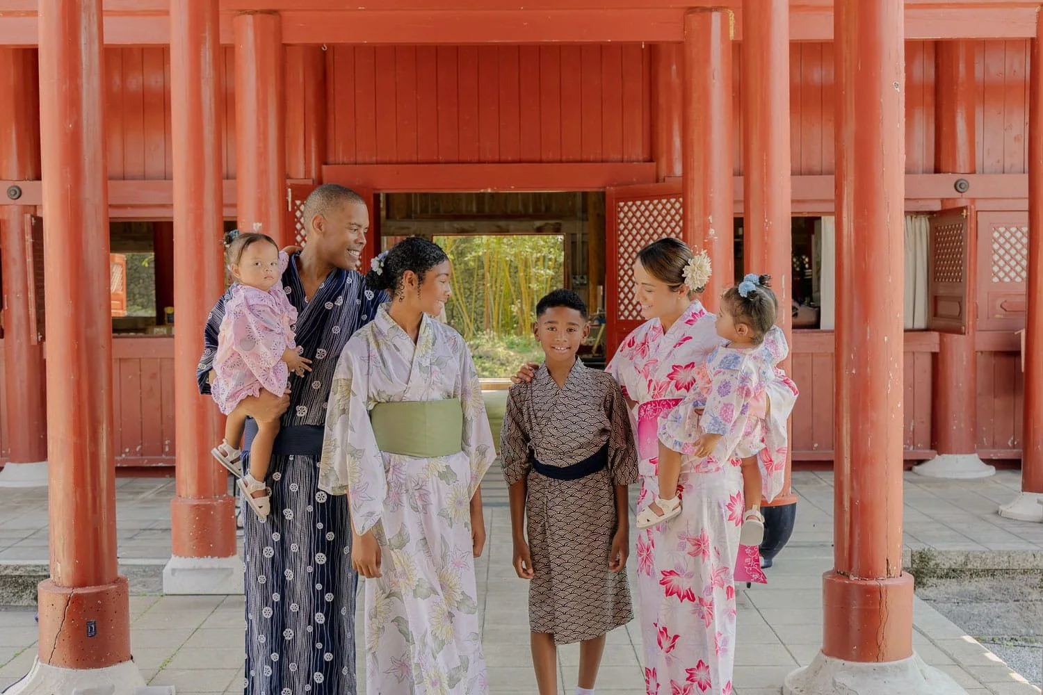 Okinawa_photographer_Murasaki_Mura_kimono_photoshoot.jpg