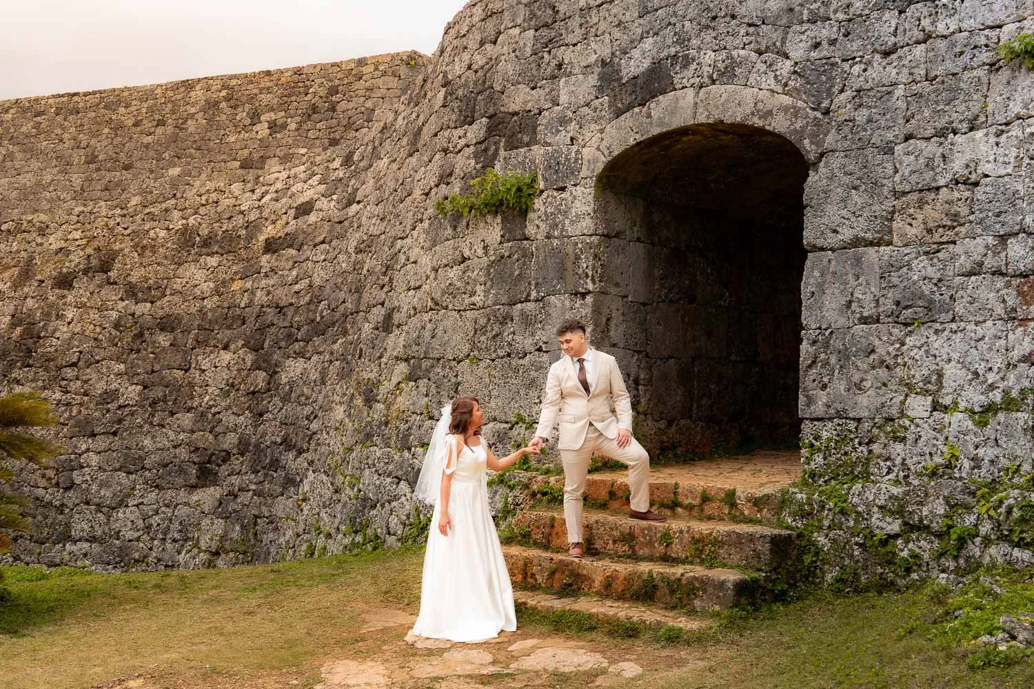 Okinawa_pre-wedding_photographer_zakimi_castle.jpg