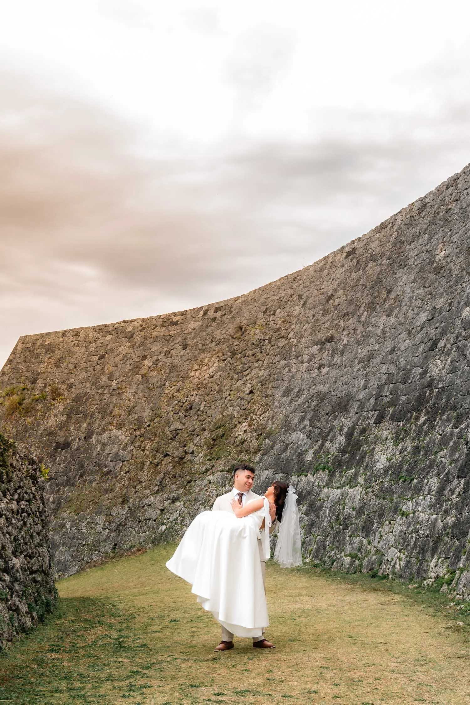 Okinawa_pre-wedding_photoshoot_zakimi_castle.jpg