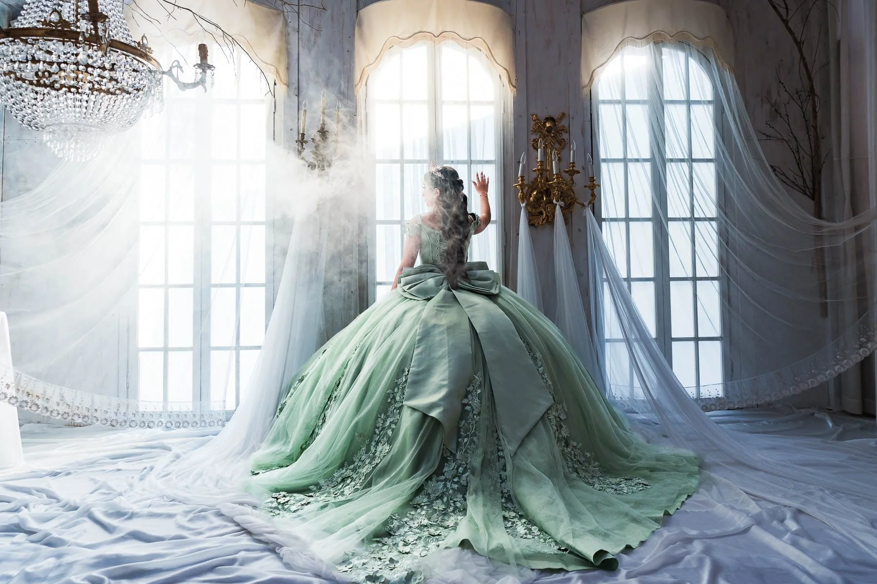 Tokyo_quinceanera_photographer_green_ball_gown_studio.jpg