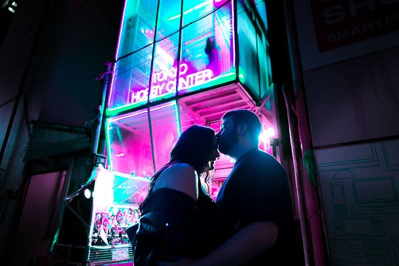Hope &amp; Ellis, USA | Couple Cyberpunk | Akihabara