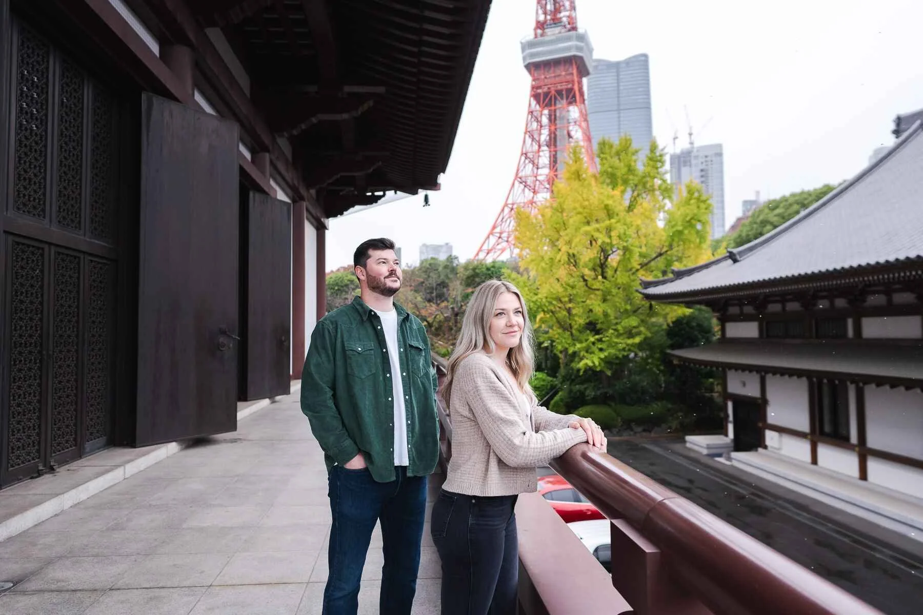 Couple photoshoot at Zojoji Temple with Tokyo Tower and autumn leaves in the background