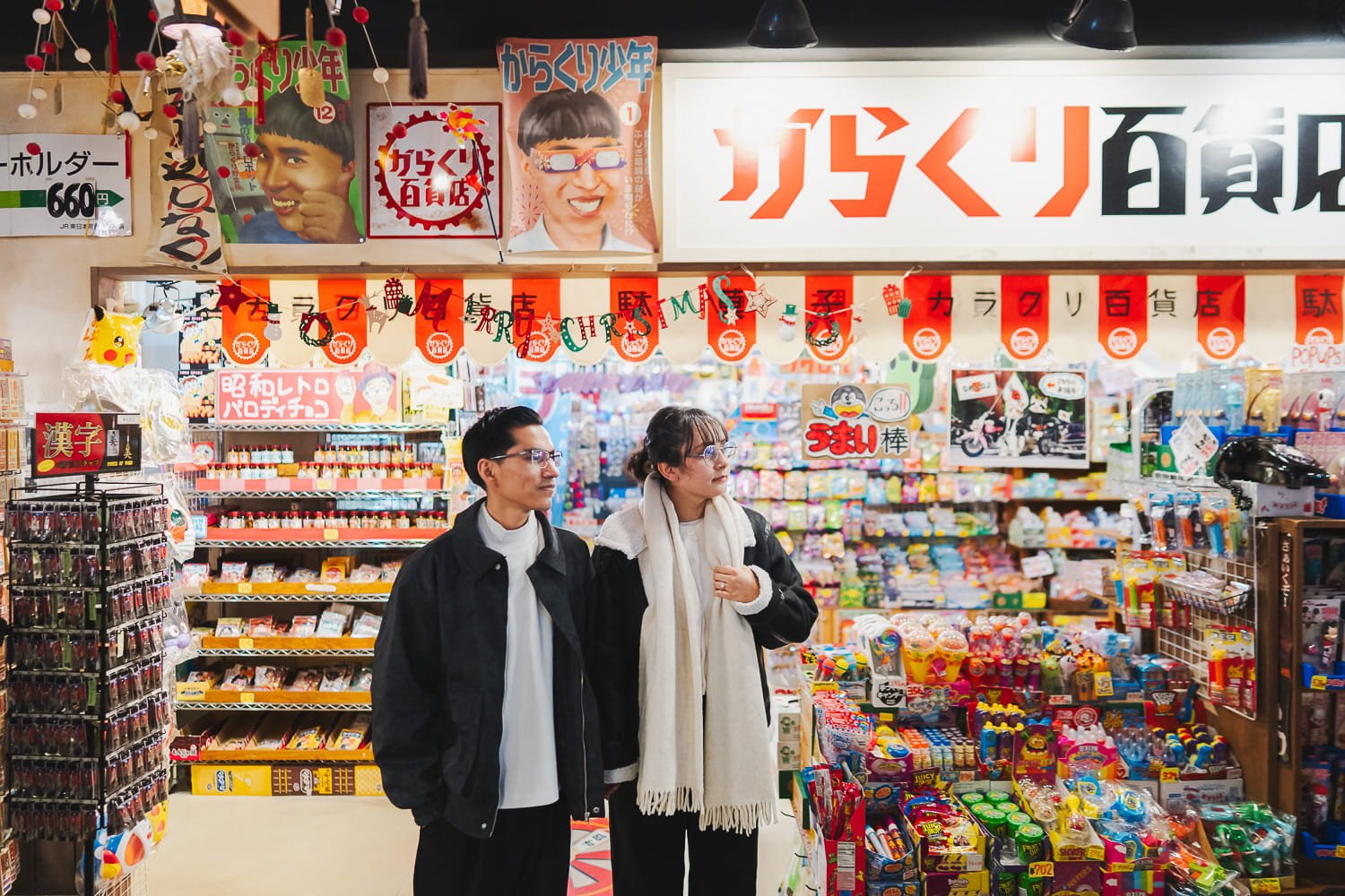 We went to the retro shopping alley nearby Odaiba Beach for a post-engagement photoshoot