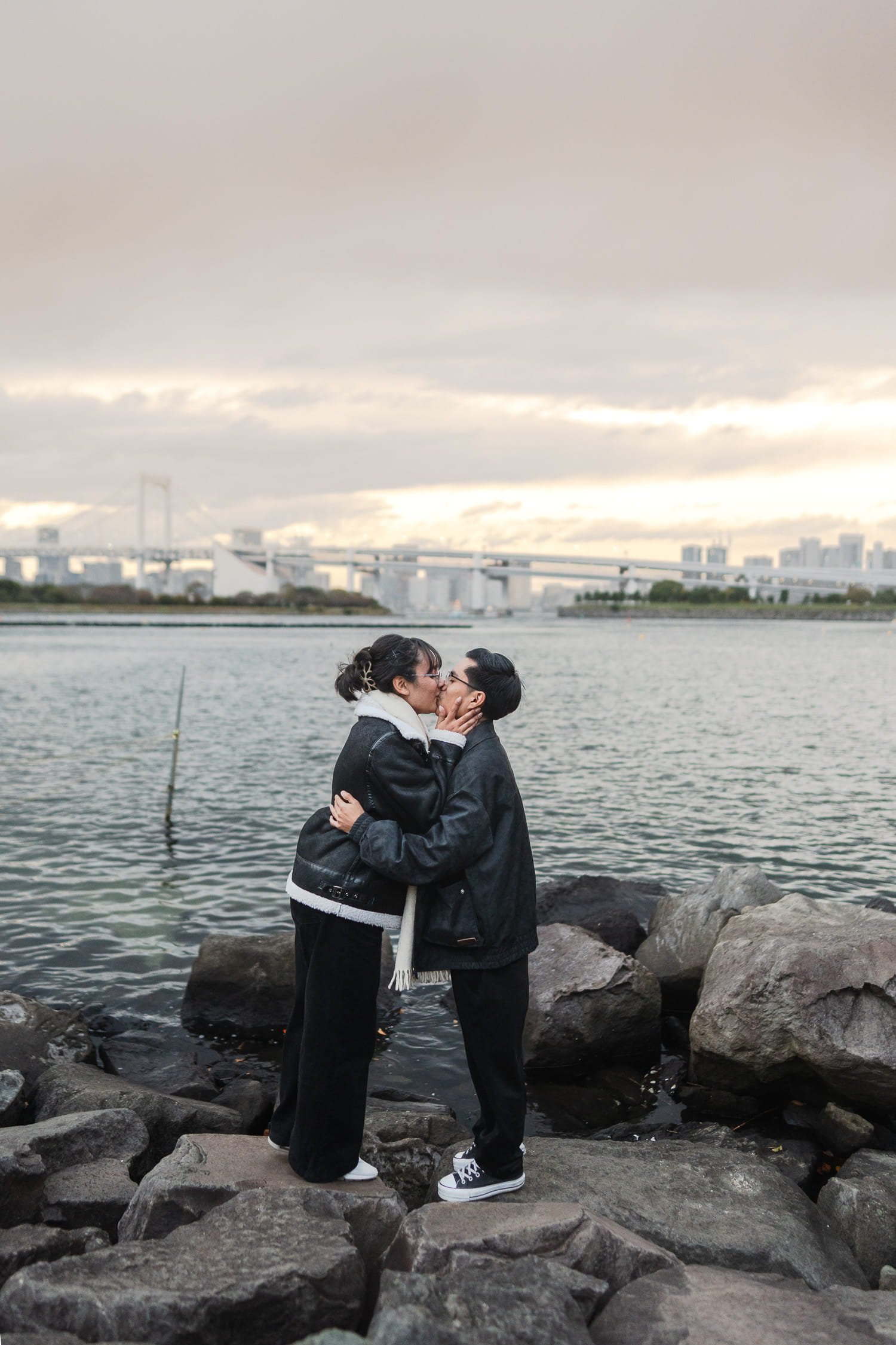 The yes moment where the couple kissed each other at Odaiba Seaside Park