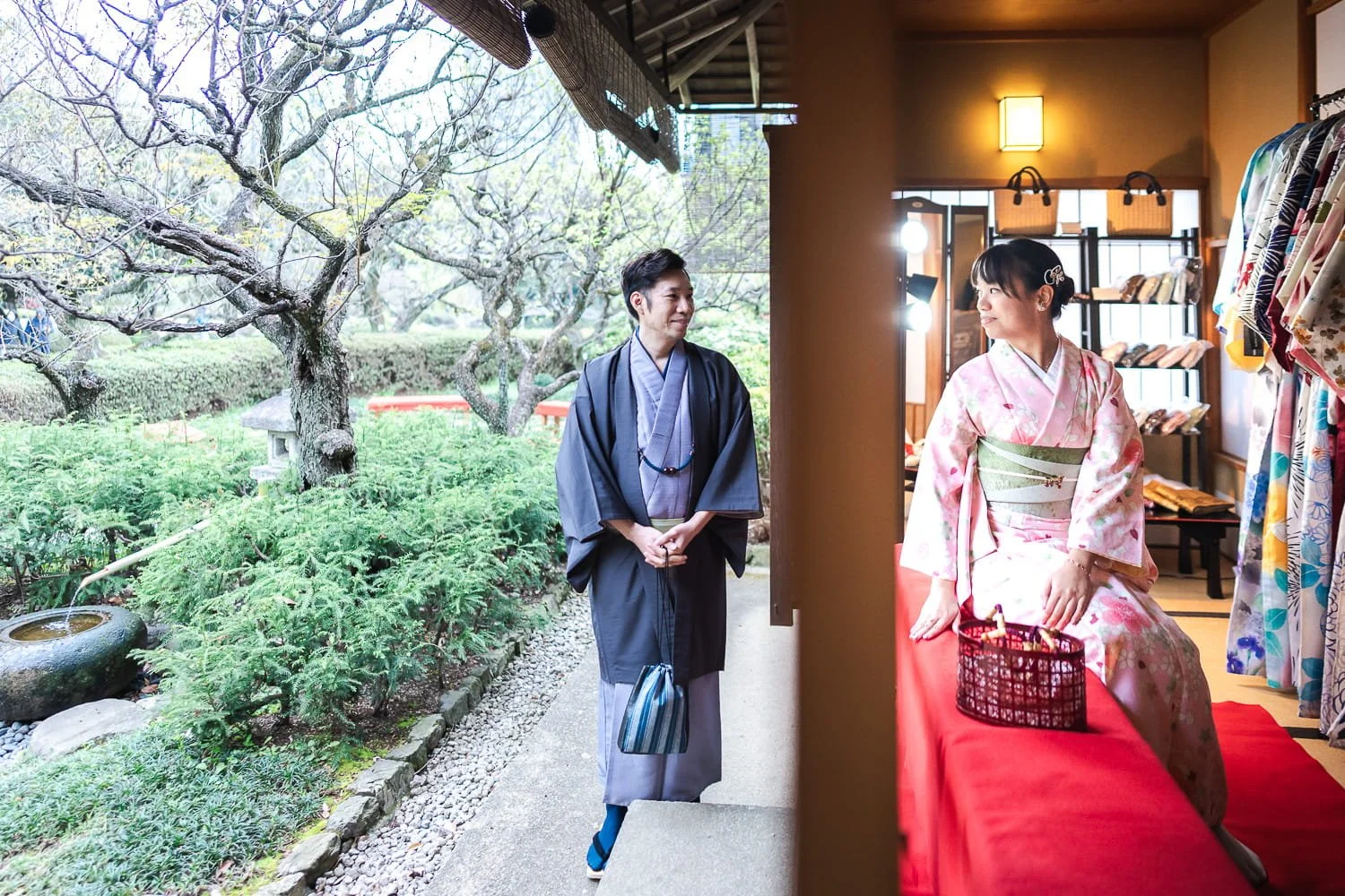 Grace and Perry are getting ready for a photoshoot after their kimono fitting in Shinjuku Gyoen National Park.
