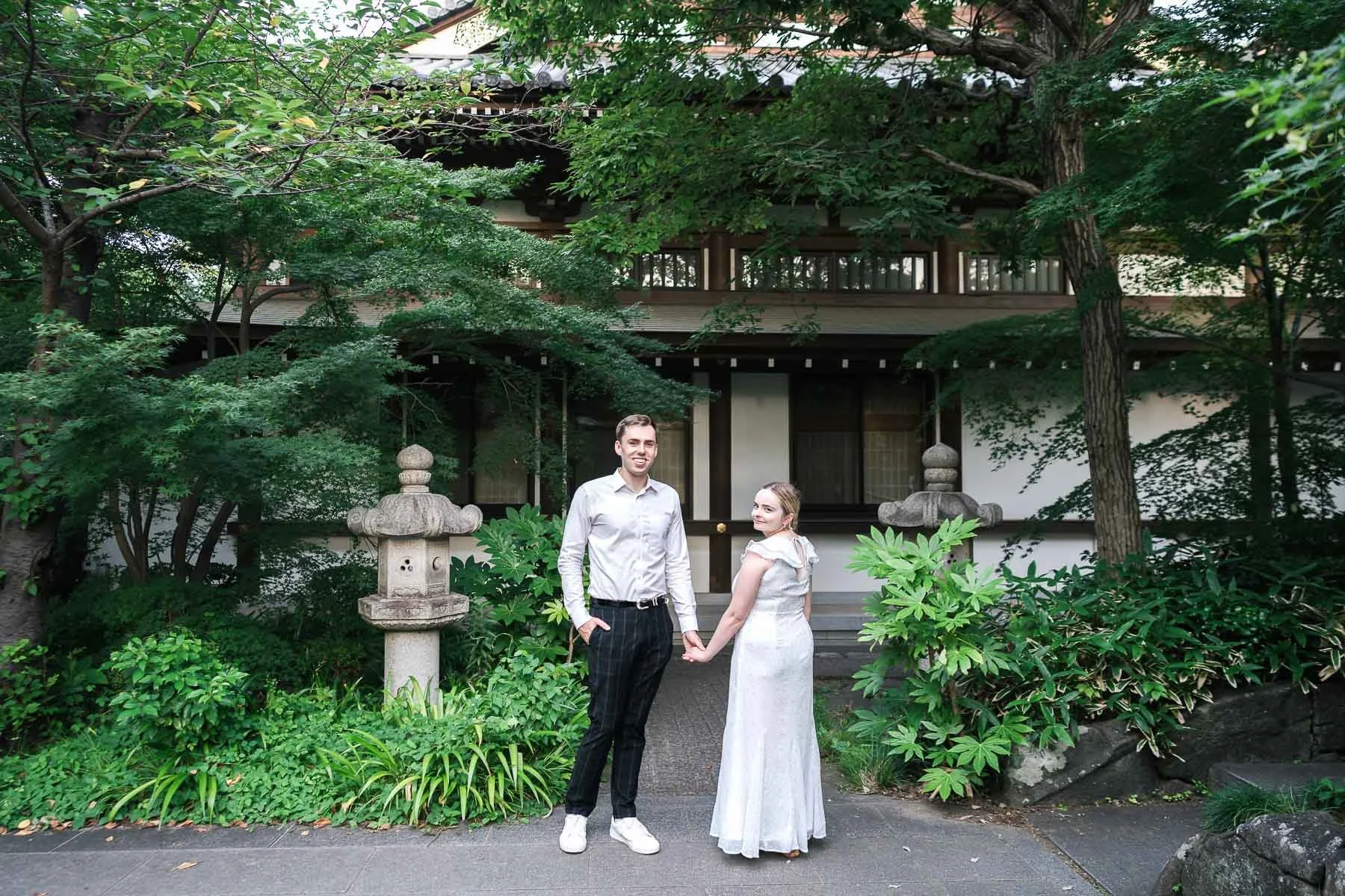 couple post-engagement photoshoot at the back of Zojoji Temple surrounded by greenery