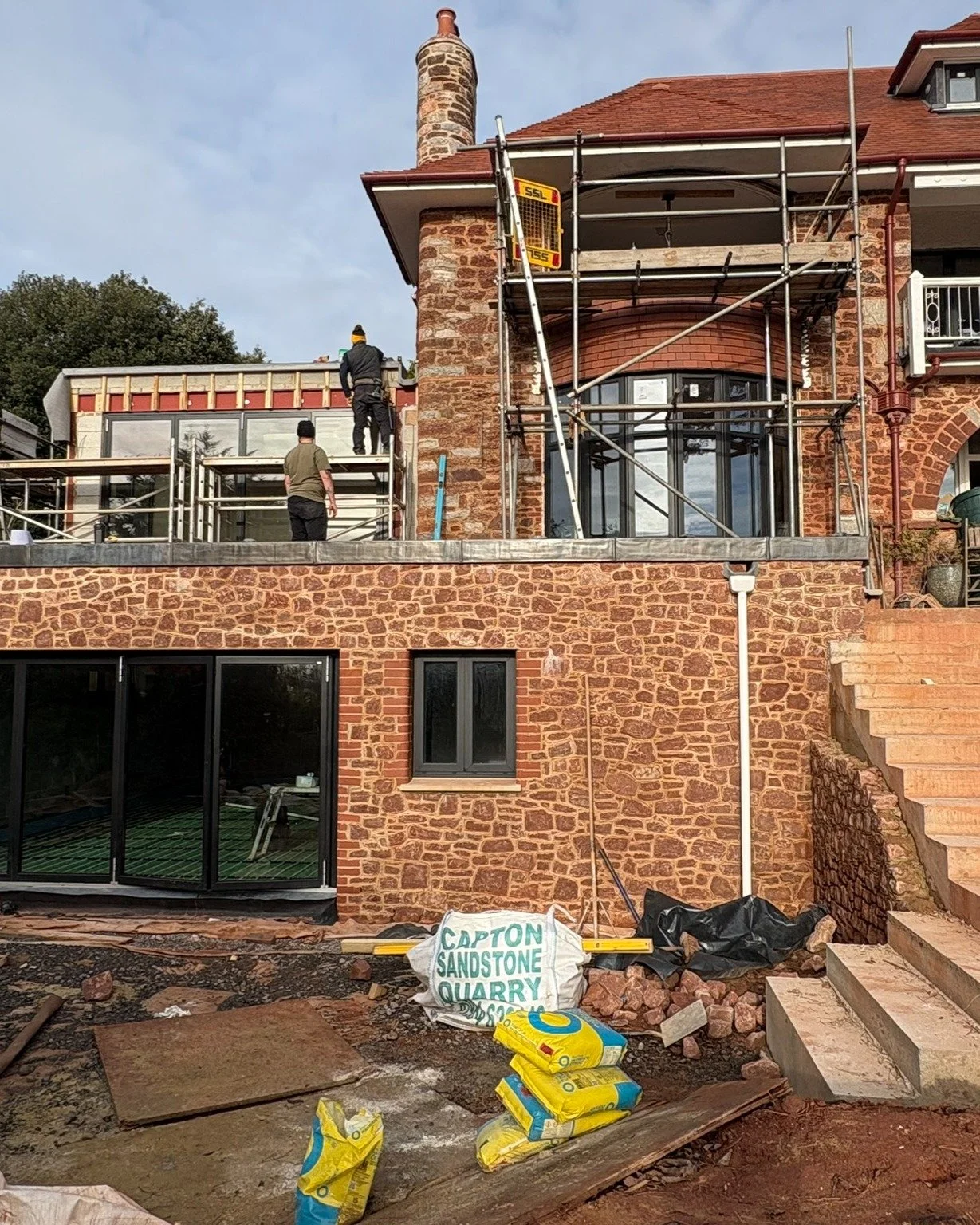 Our project near Cockington in Torquay is really moving forwards now. 💯

High quality materials and a strong eye for detailing are the key to a beautiful build 😍

The blend of red sandstone, leadwork, metal-framed glazing and Millboard will look ev