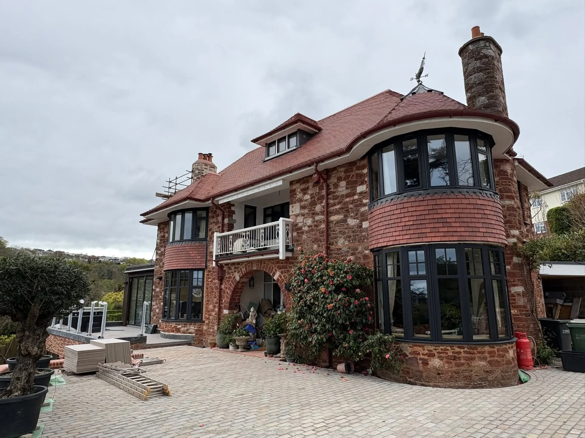 Are we there yet?

Almost! The final push is on at our gorgeous project near Cockington in Torquay and it&rsquo;s coming together magnificently 😍

We have some beautiful detailing, wonderful natural materials and approval from one of the resident fe