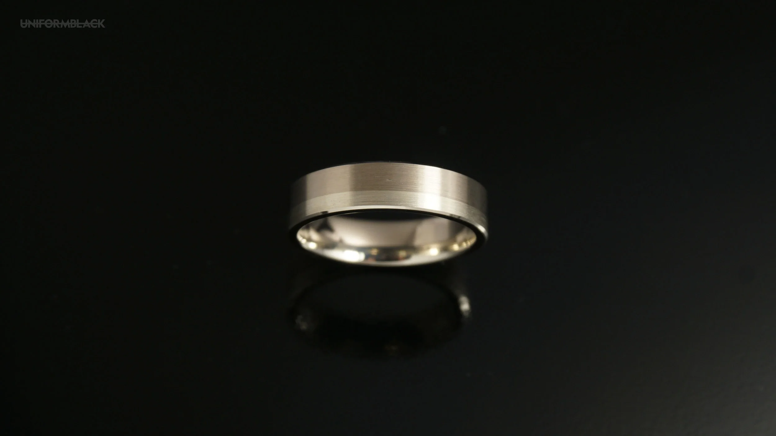 Two tone 18ct &amp; 9ct white gold 5mm band