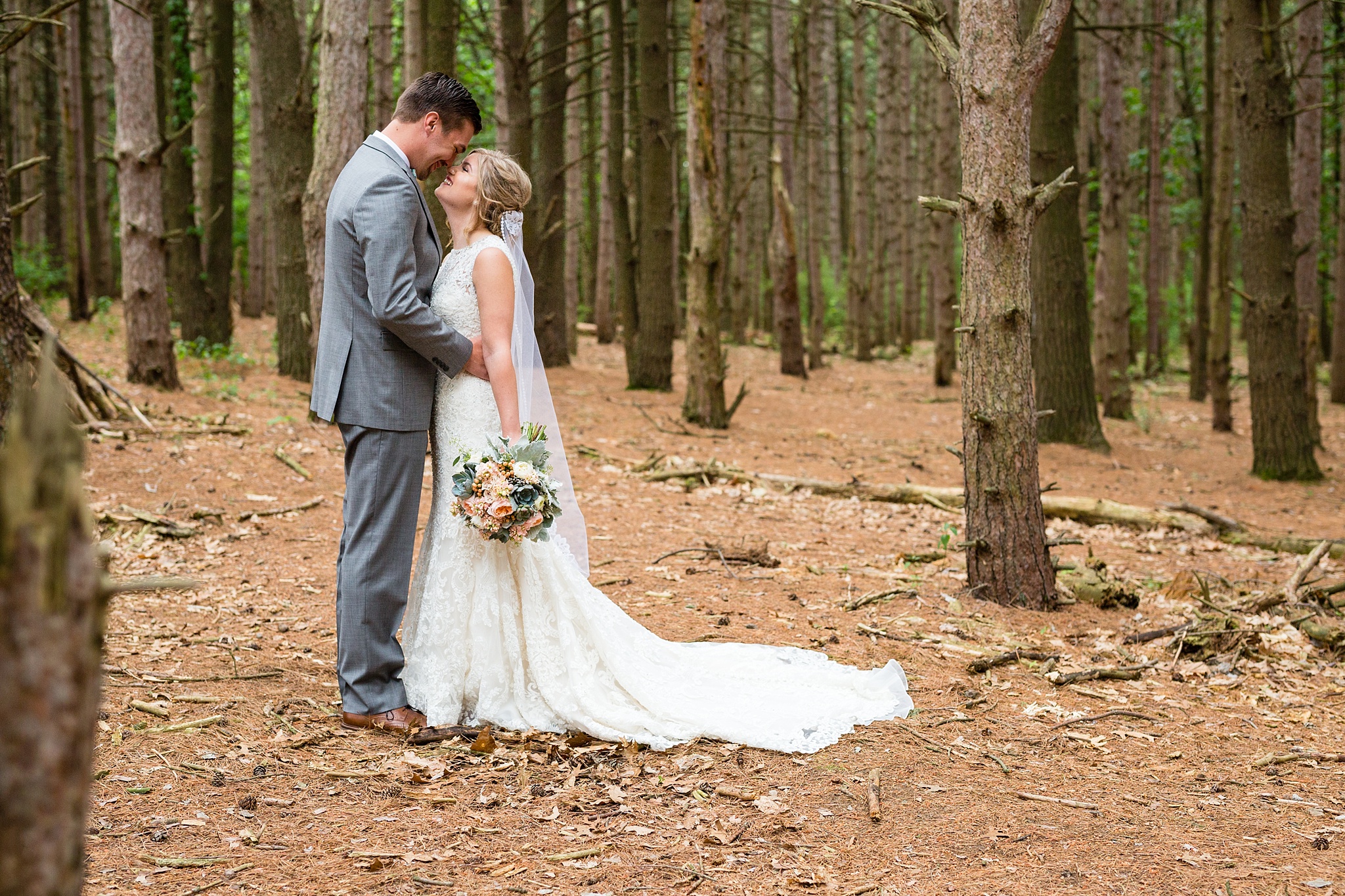 Mandi_Jack_Treehouse_Grand_Rapids_Wedding_0025.jpg