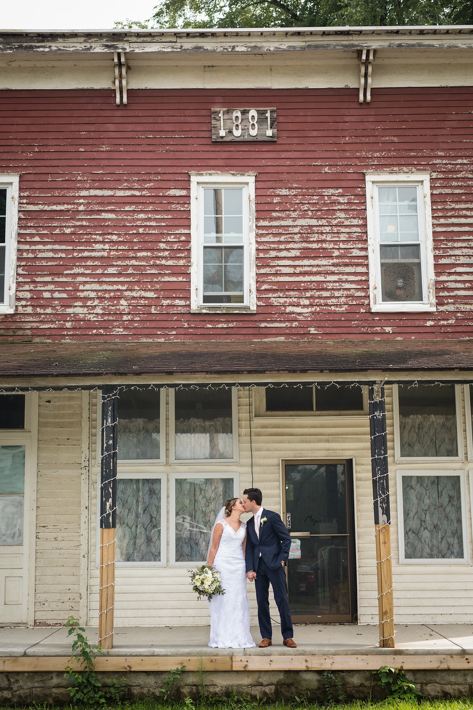 Brandon_Shafer_Photography_Emily_Steve_Bay_Pointe_GunLake_Wedding_0044.jpg