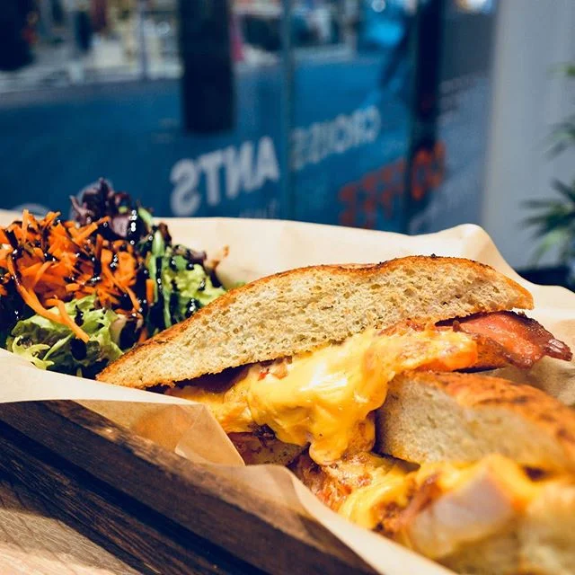 Melted cheddar, crispy bacon, spicy chicken: that&rsquo;s our spicy club focaccia 🤤 #focaccia #club #chicken #cheddar #bacon #lunch #maastricht