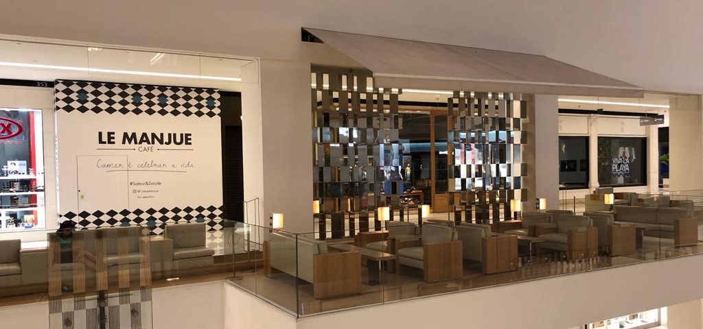 Tapume instalado no Shopping JK Iguatemi/Sp (foto: cliente Le Manjue)