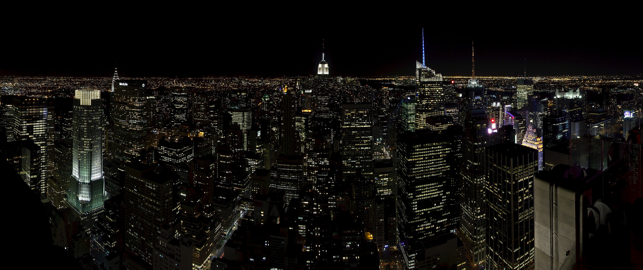 new_york_city_by_night_by_sudermager-d4pecwr.jpg