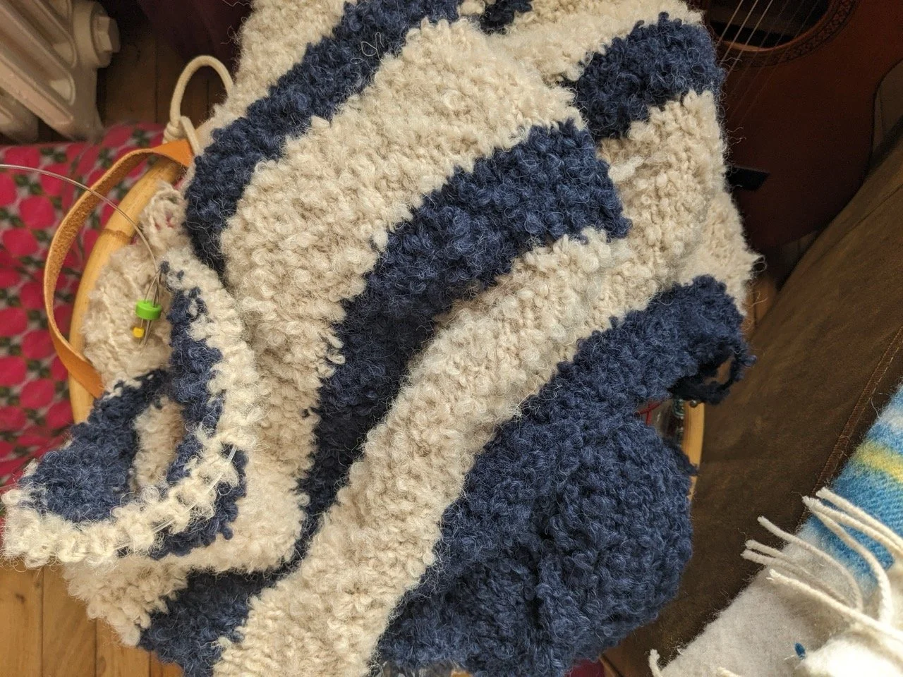 J’avance sur ma veste en moumoute