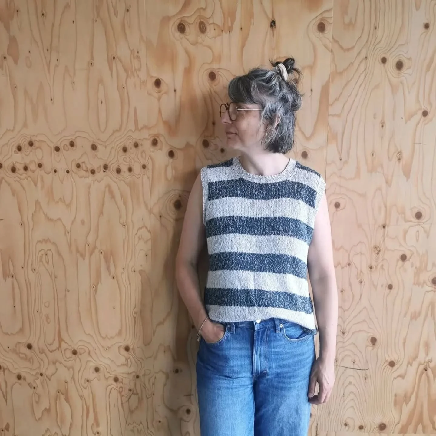 #Repost @kriss_cat_knits with @let.repost 
&bull; &bull; &bull; &bull; &bull; &bull;
Le petit haut tricot&eacute; l'&eacute;t&eacute; dernier &hearts;️.
.
Un an plus tard je peux enfin profiter de mon haut Volley-ball de @tricotalicehammer en bossa-n