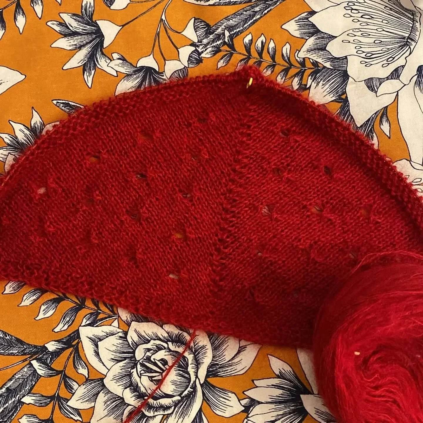 #Repost @docteurcousette with @let.repost 
&bull; &bull; &bull; &bull; &bull; &bull;
1er indice du KAL myst&egrave;re dn @tricotalicehammer X @la_droguerie Docteur Sauge m&egrave;ne l&rsquo;enqu&ecirc;te #alicehammer #alicehammerknitters #alicehammer