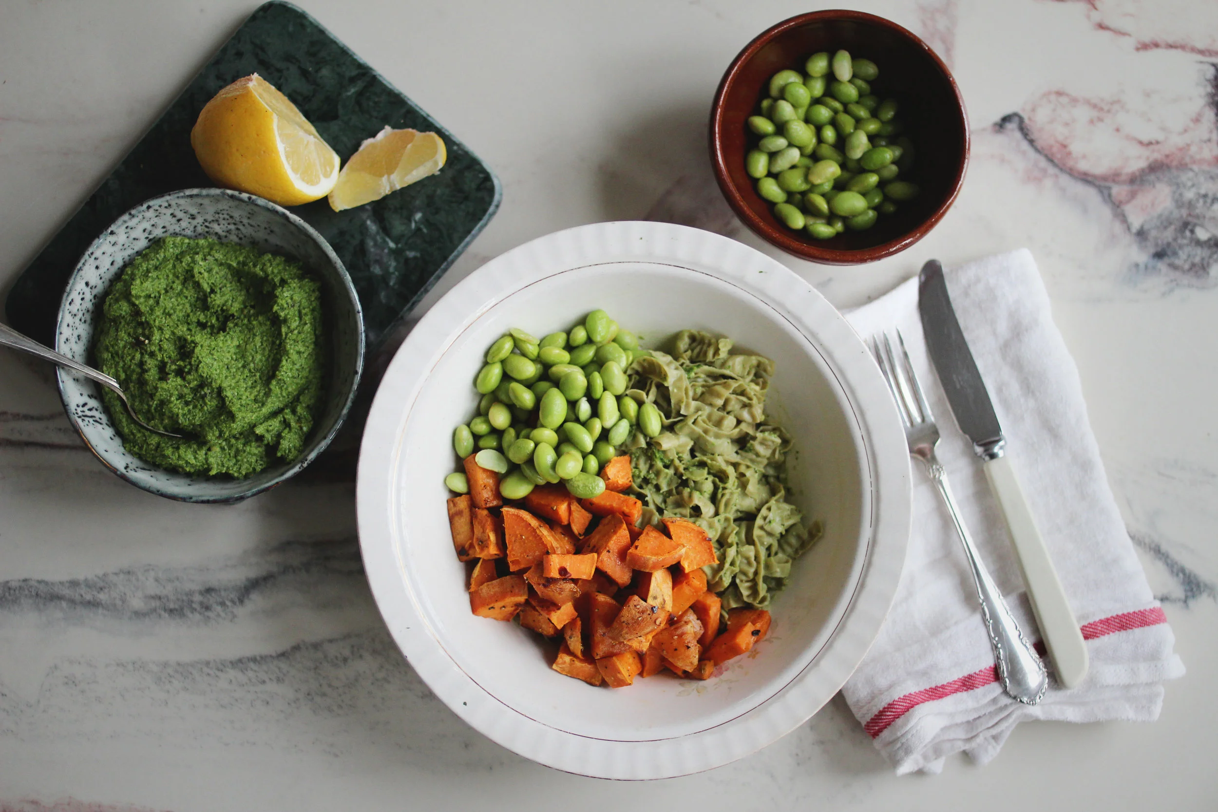 Grønn pasta m. søtpotet & fantastisk grønnkålpesto