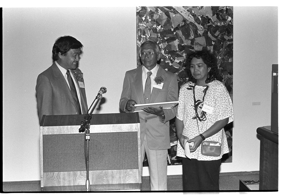 Presentation of Steve Tatsukawa Award (1987)