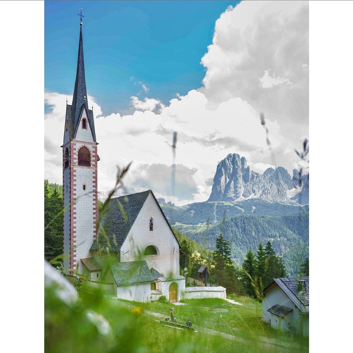 If you, like us, want to extend your summer, we suggest you take advantage of the warm temperatures that linger well into October through northern Italy.  The idyllic valleys of the Dolomites offer the perfect environment for a regenerative journey, 