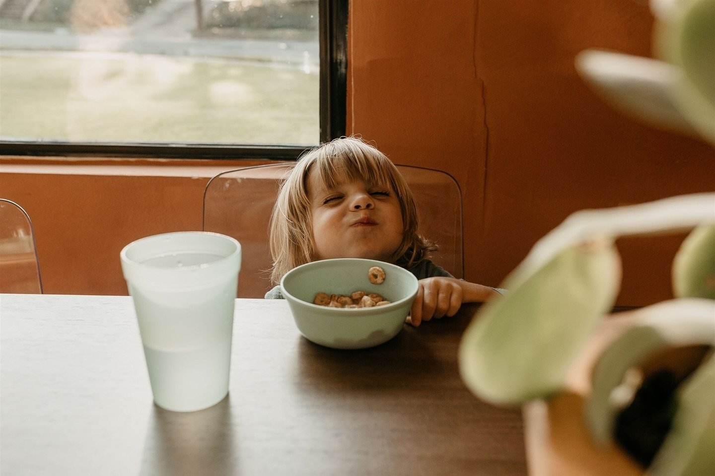 Breakfast at home :) 💛 these are always my favorites type of sessions

&mdash;&mdash;&mdash;&mdash;
Lauren LaBoyteaux is a parenthood documentary + lifestyle photographer in ETX and DFW area, specializing in birth, fresh 48, at home family, newborn 
